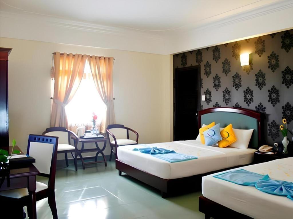 Hotel Universe