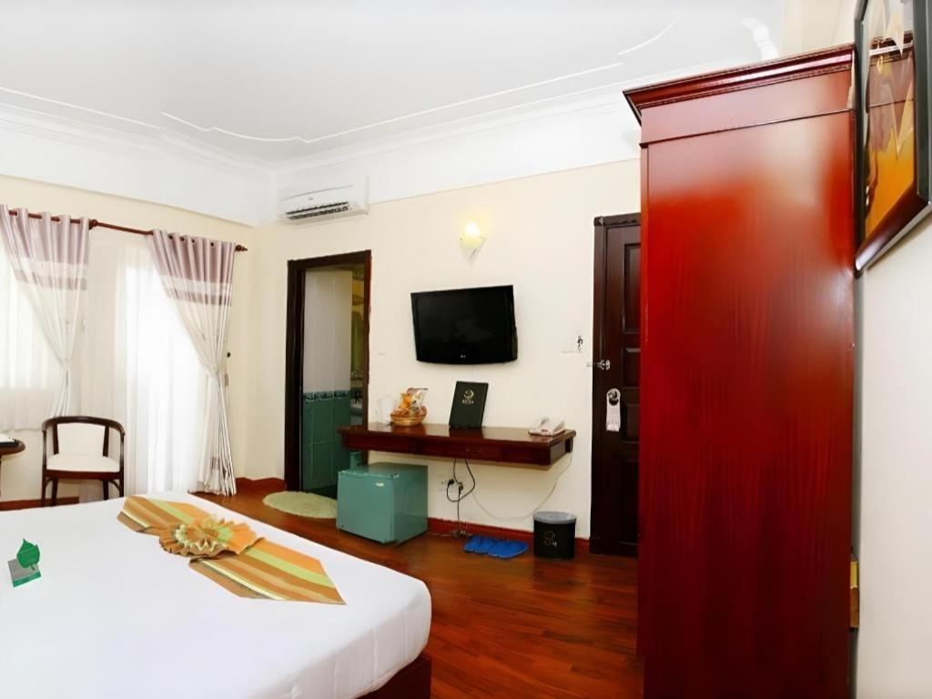 Universe Hotel 3*