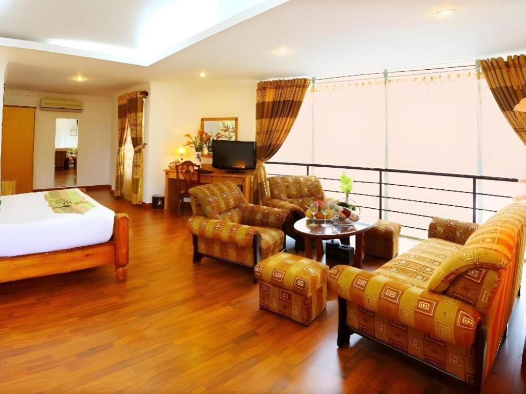 Universe Hotel 3*