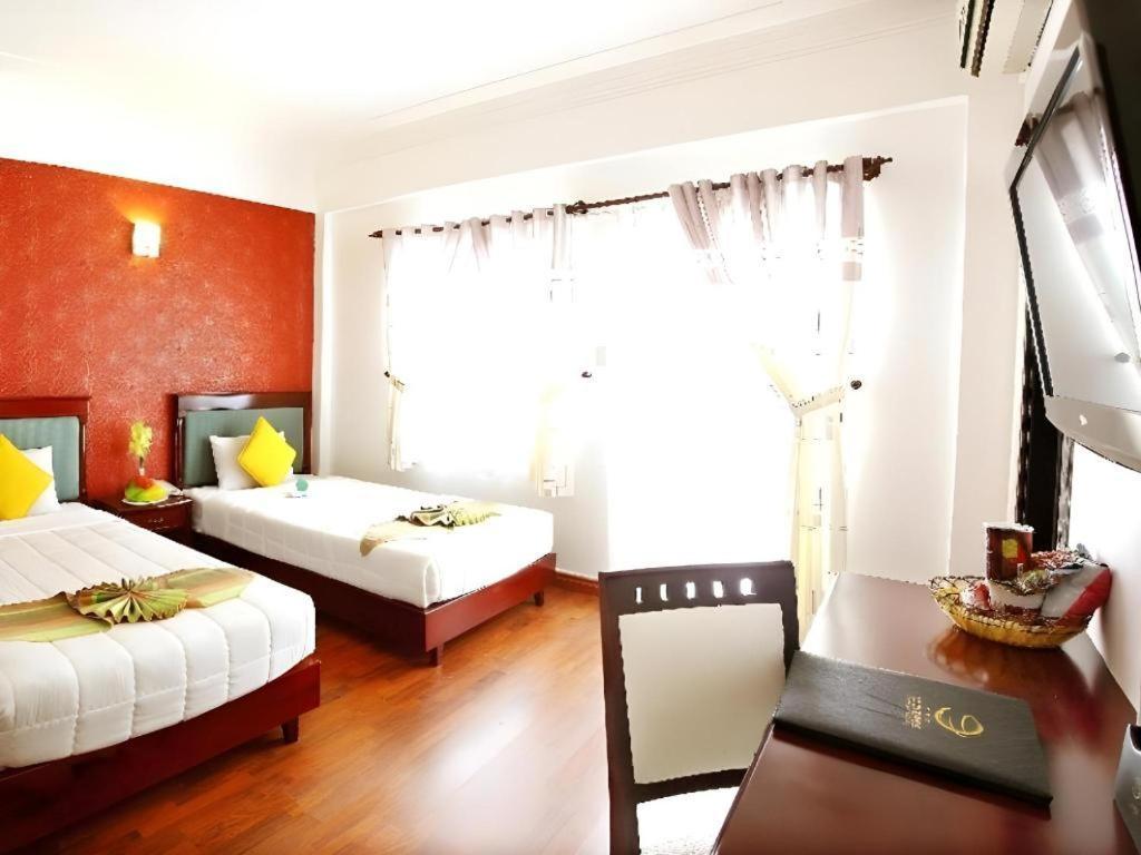 Universe Hotel